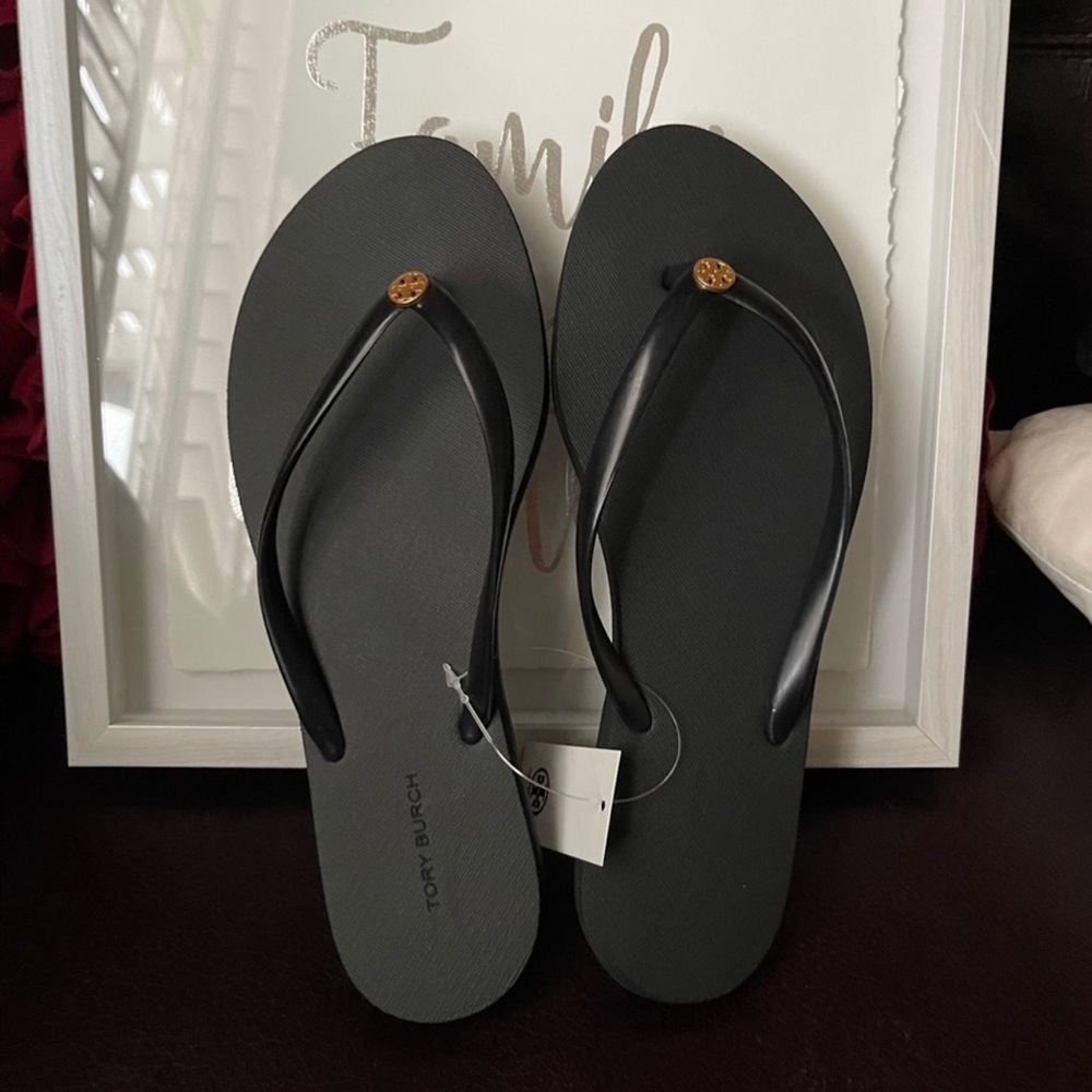 NWT Tory Burch Solid thin flip flop Size 8 in black 2023 new style